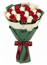 Букет Микс из красных и белых роз в Тульском Республика Адыгея