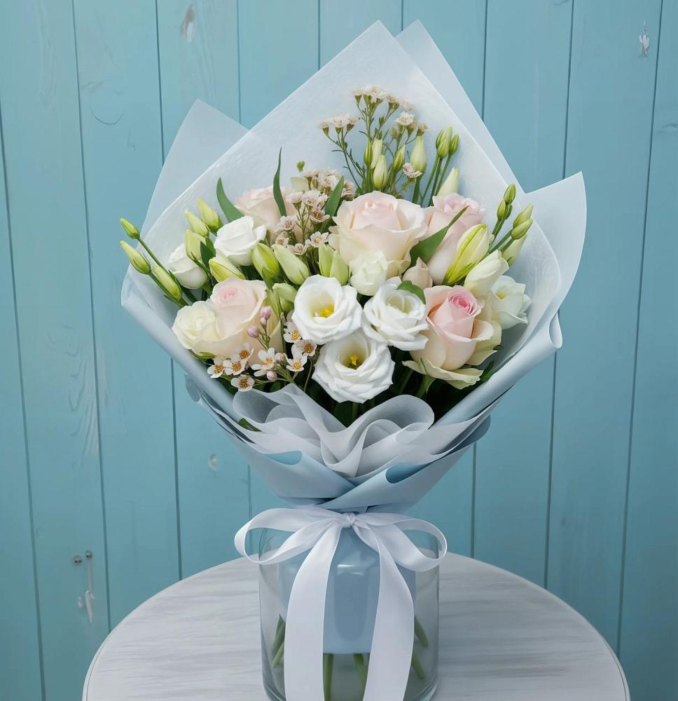 Букет цветов из: Розы и Лизиантусы в Тульском Республика Адыгея