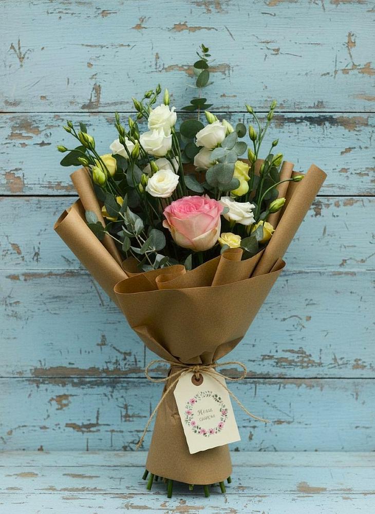 Букет цветов из: Розы и Лизиантусы в Тульском Республика Адыгея