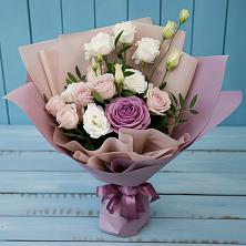 Букет цветов из:  Розы и Лизиантусы в Тульском Республика Адыгея