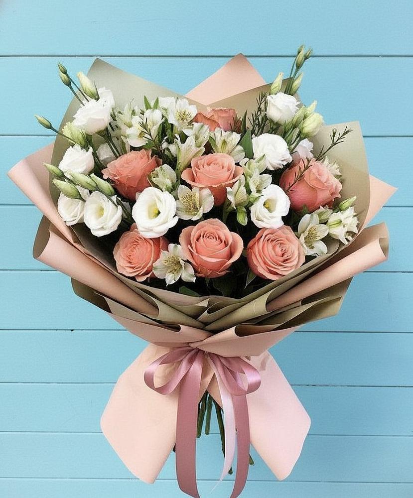 Букет цветов из: Розы, Альстромерии и Лизиантусы в Тульском Республика Адыгея