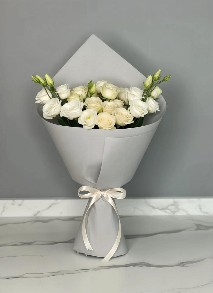 Букет цветов из: Розы и Лизиантусы в Тульском Республика Адыгея