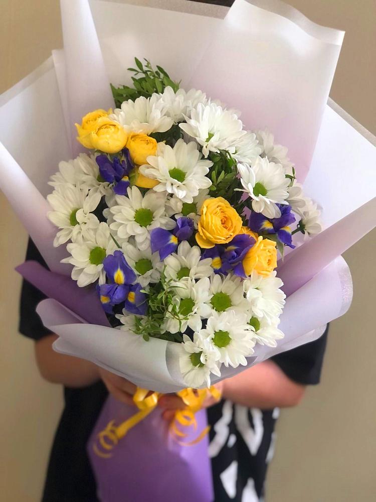 Букет цветов из: Ирисы, Хризантемы и Розы в Тульском Республика Адыгея