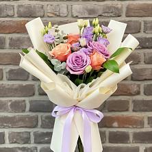 Букет цветов из:  Лизиантусы и Розы в Тульском Республика Адыгея