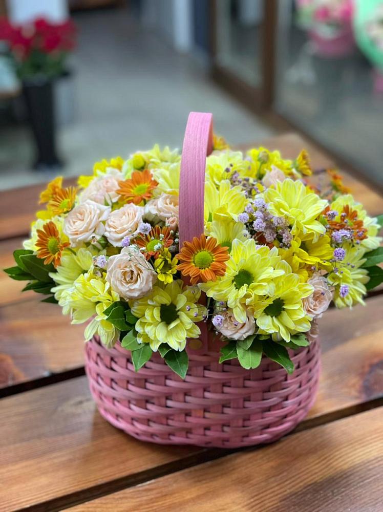 Цветочная композиция из Хризантемы и Розы в корзине в Тульском Республика Адыгея