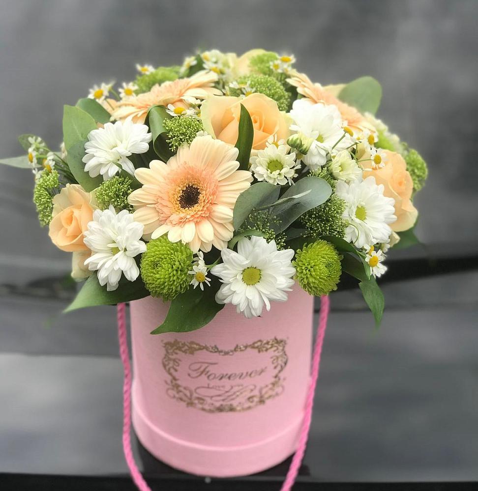 Цветочная композиция из Розы, Герберы и Хризантемы в шляпной коробке в Тульском Республика Адыгея